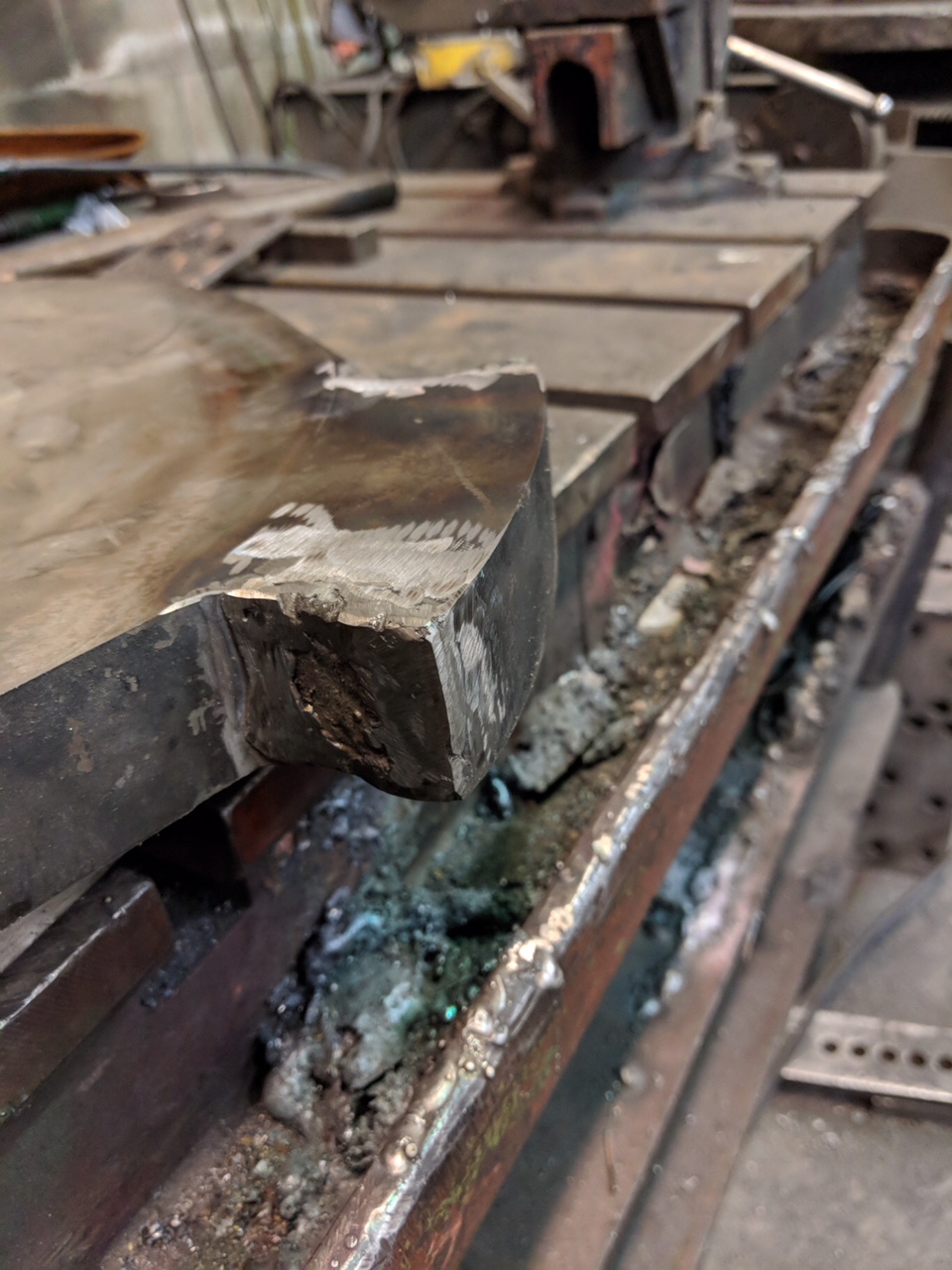 Duroxite 100 WIRE overlaid on Hardox 450 cutter